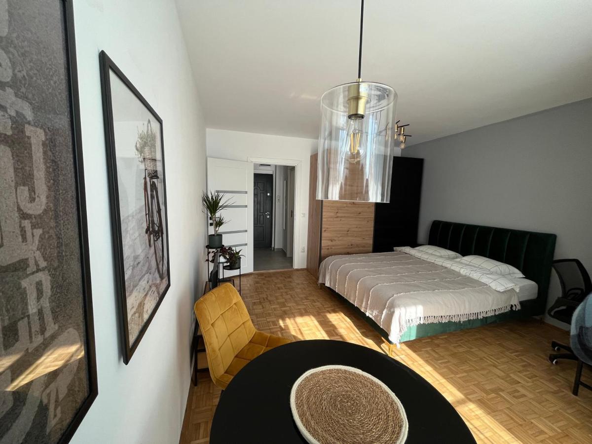 C & A Apartment *